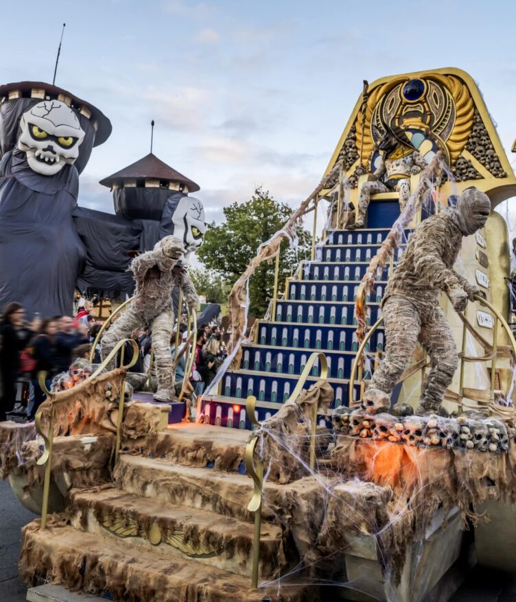 PEUR SUR LE PARC LE DEFILE DES MONSTRES SCAMBON min