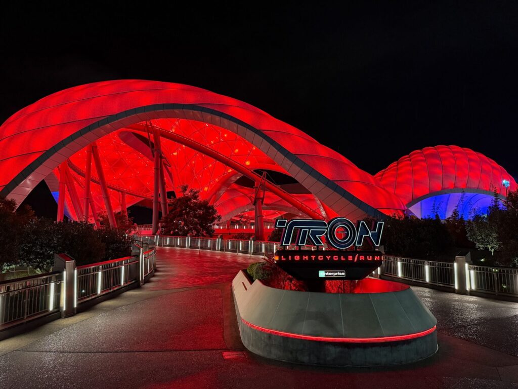 TRON LightcycleRun adopte les couleurs de TRON Ares